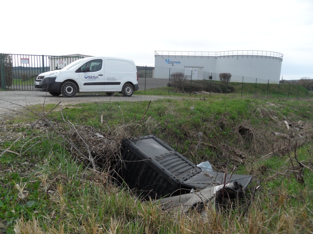 <strong>Dépôt sauvage au pied de la station de la Plaine - USESA</strong> <small>© USESA</small>